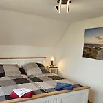 Pfotenglueck Nahe Ostsee Mit Atemberaubender Dachterrasse & Gartenblick *